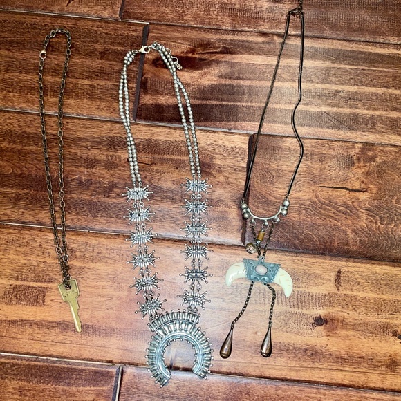 lot of necklaces - Picture 1 of 3